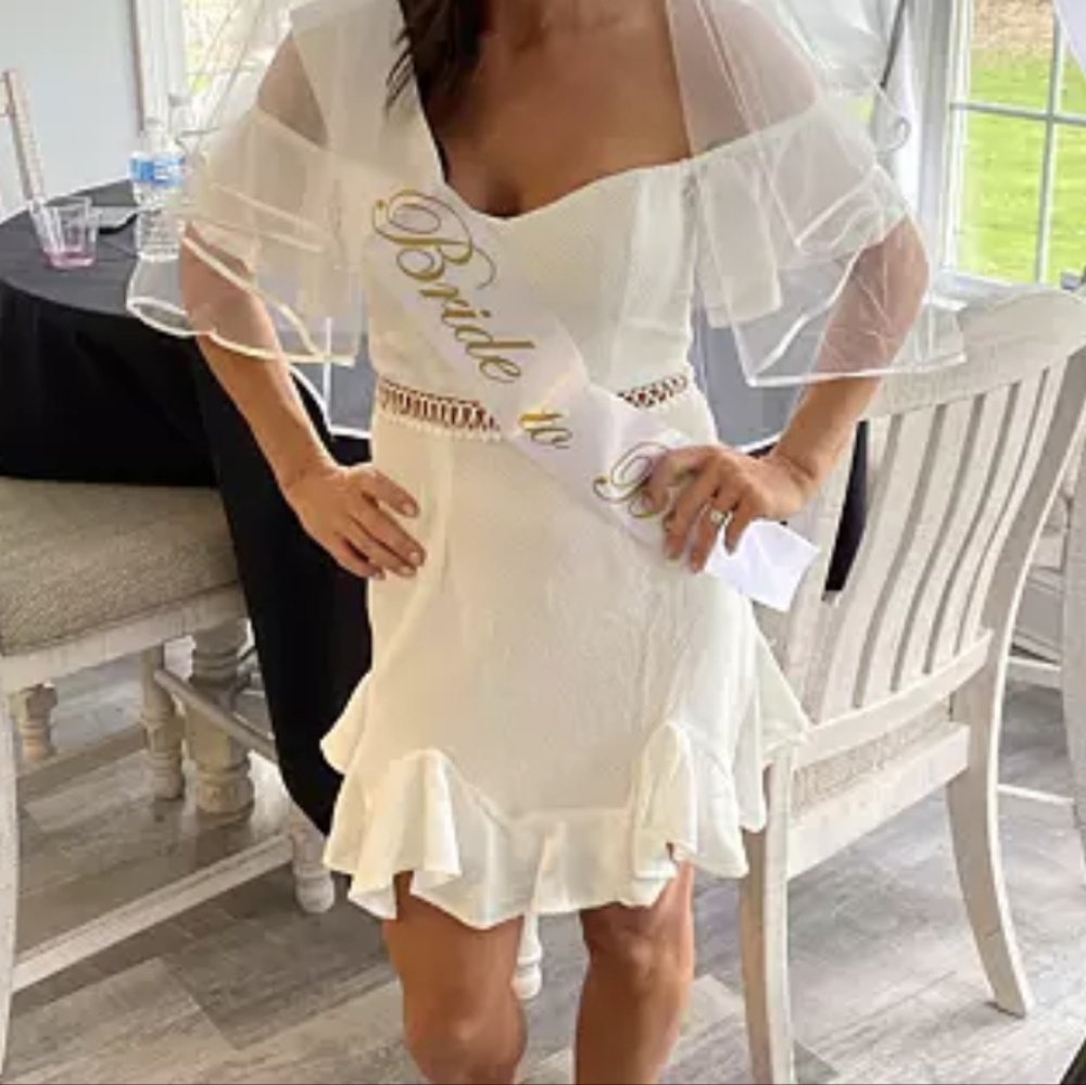 Selfie Leslie Chi Chi Dress